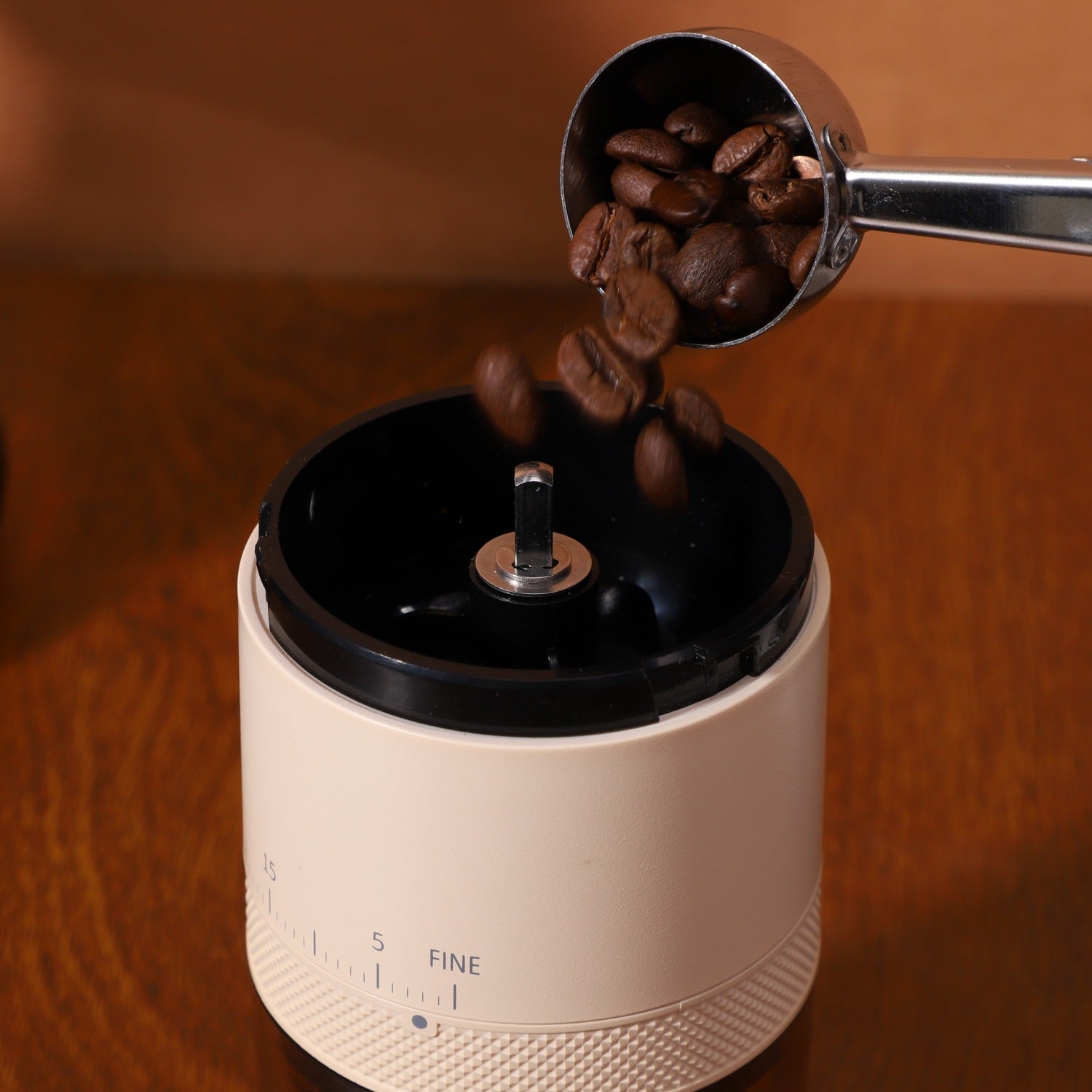 USB Rechargeable Electric Coffee Grinder – Model 952, Ceramic Burrs